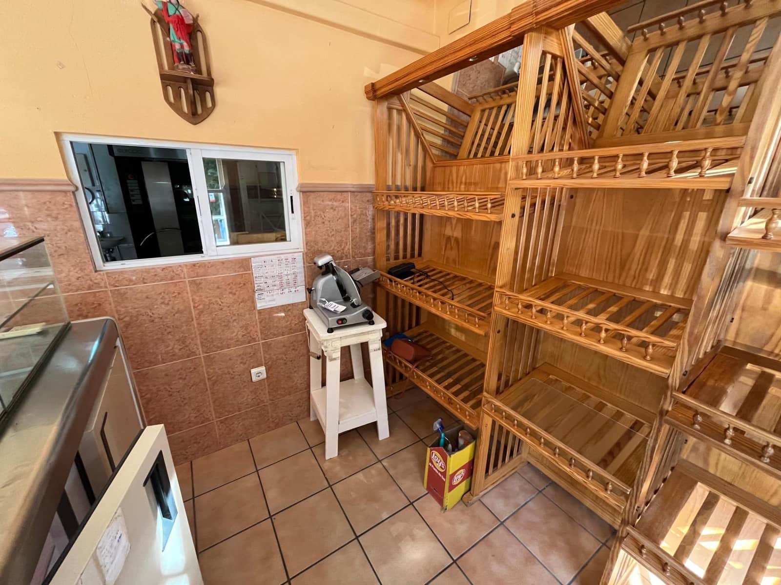 Erhverv til salg i Camas - € 80.000 (Ref: 8670379)