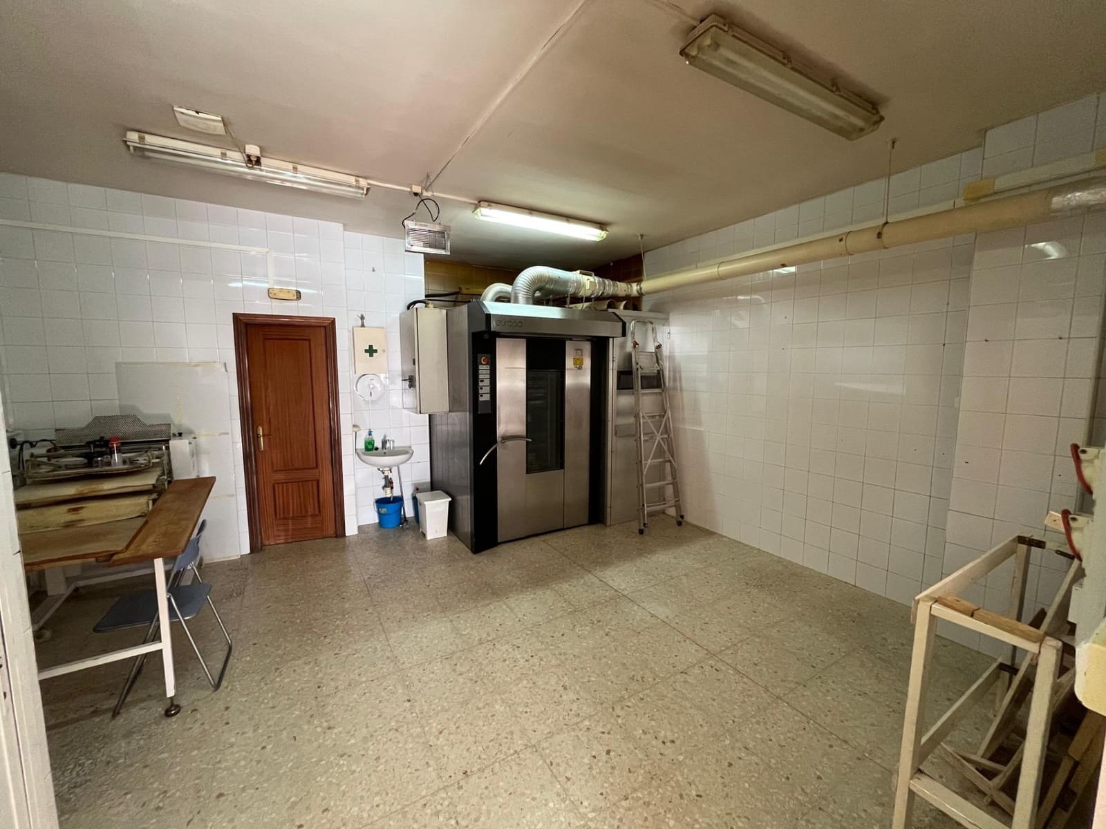 Erhverv til salg i Camas - € 80.000 (Ref: 8670379)