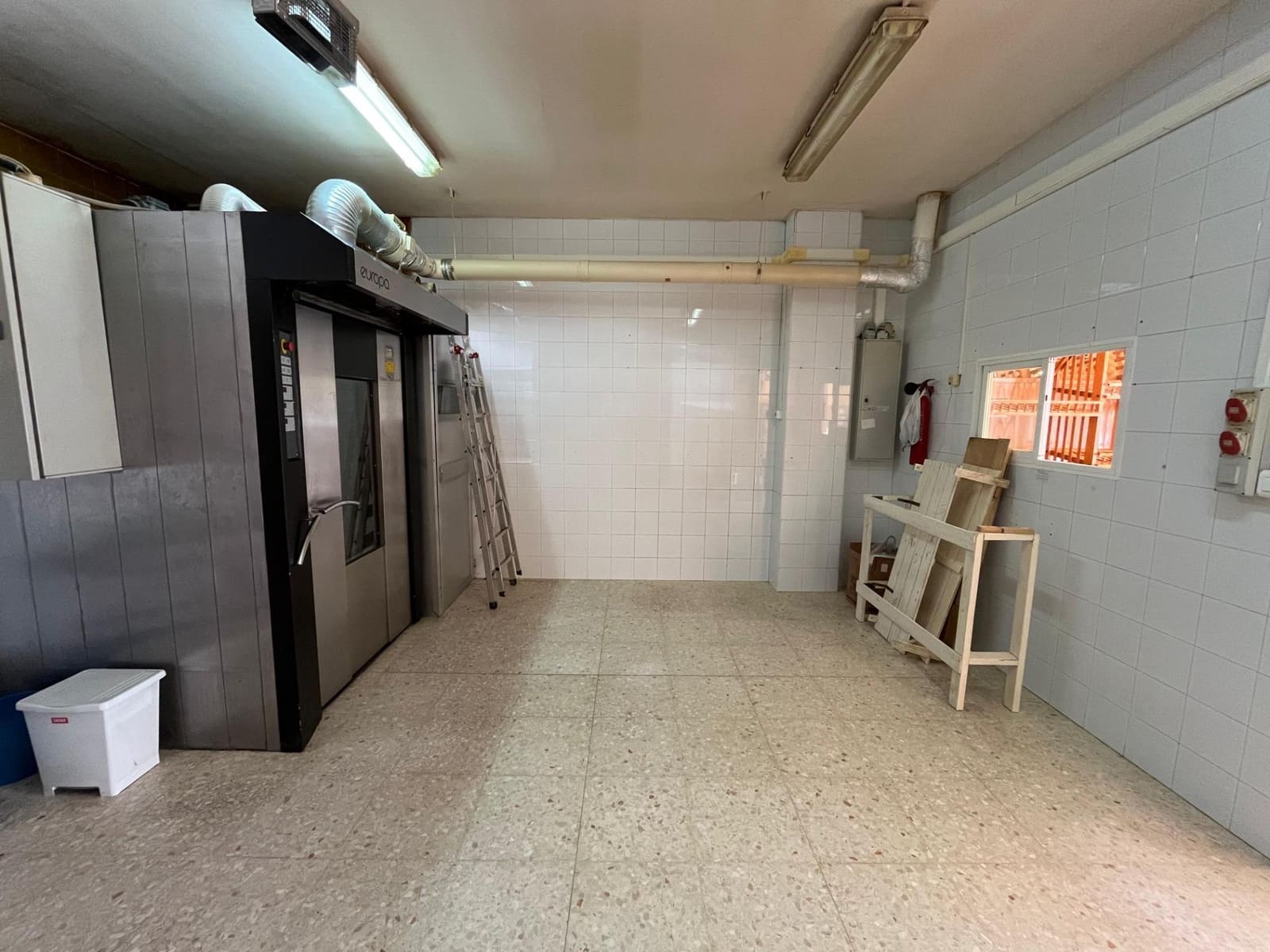 Erhverv til salg i Camas - € 80.000 (Ref: 8670379)