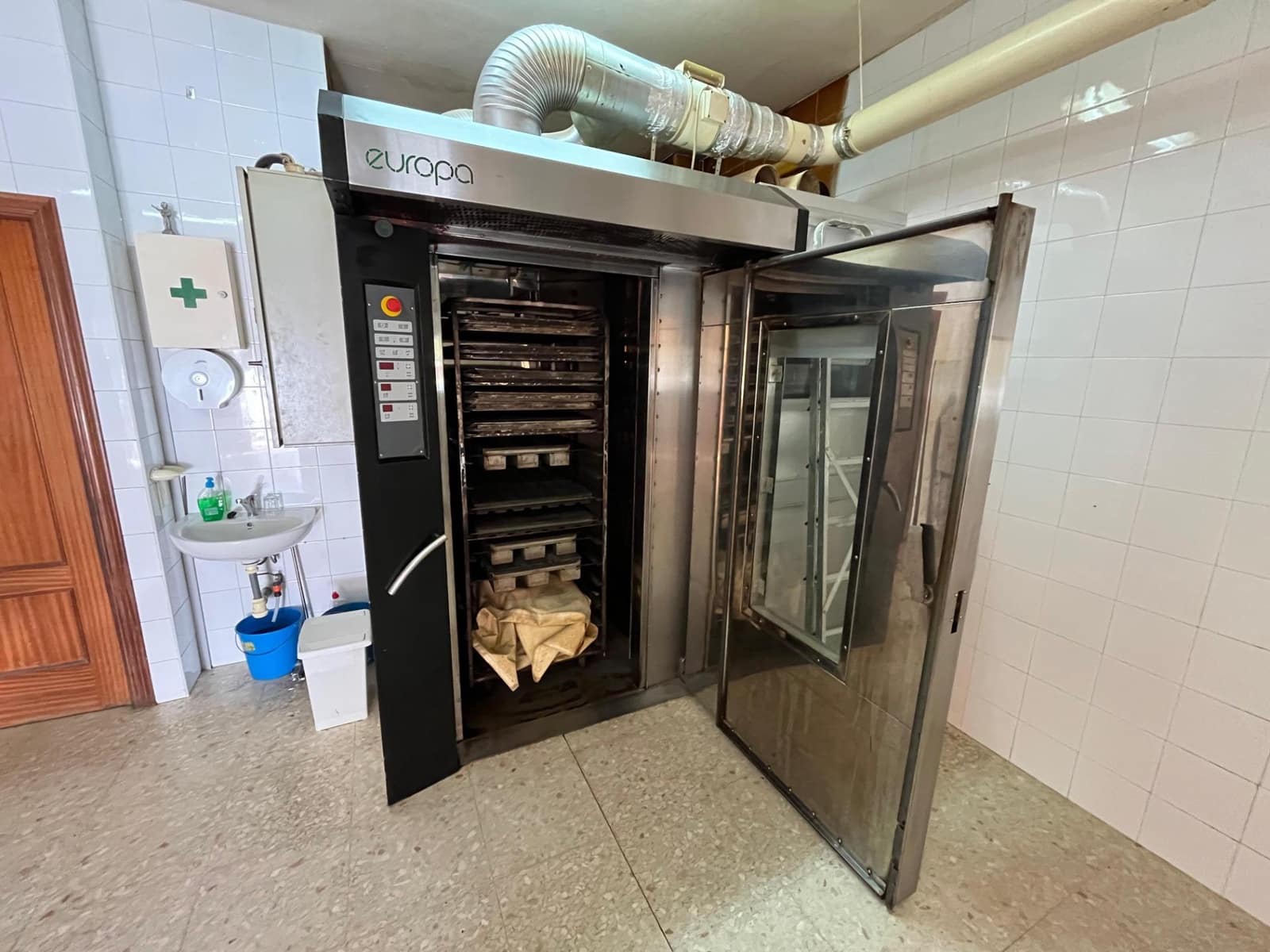 Erhverv til salg i Camas - € 80.000 (Ref: 8670379)