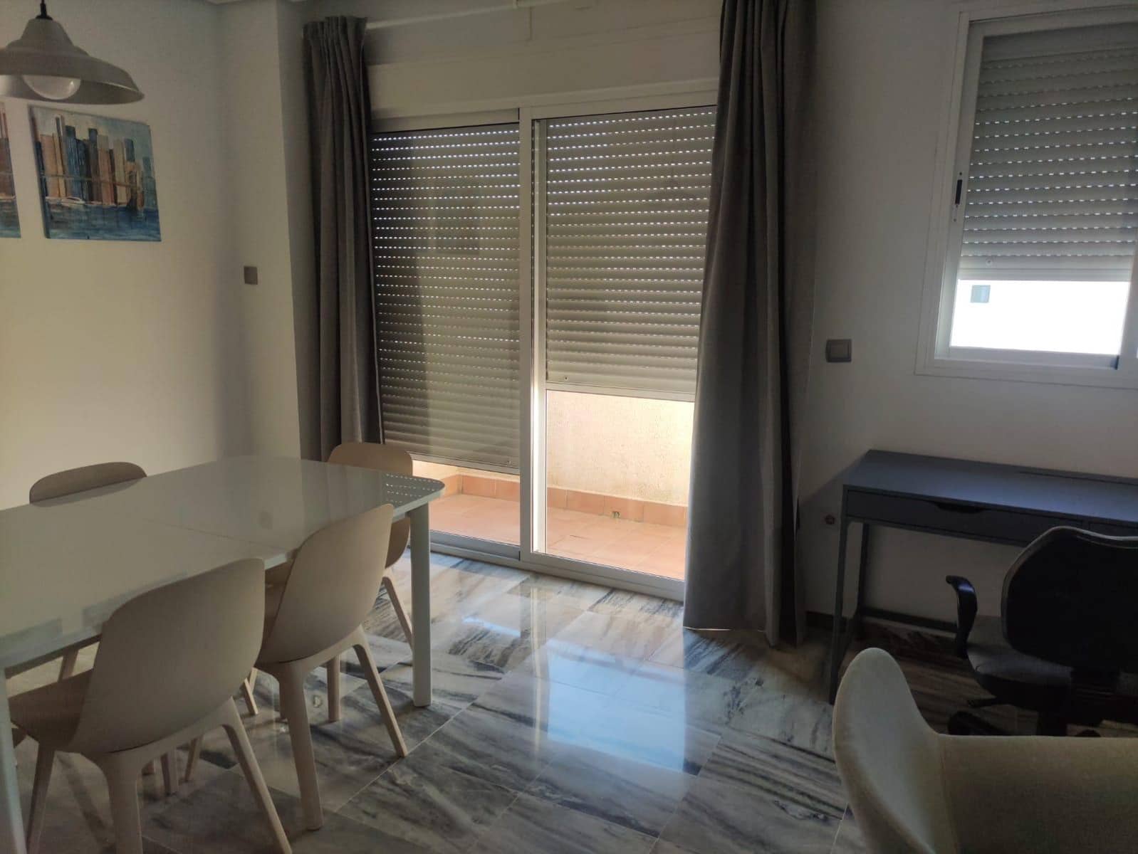 3 sypialnia Mieszkanie do wynajęcia w Miasto Sewilla z basenem garażem - 1 050 € (Ref: 8696316)