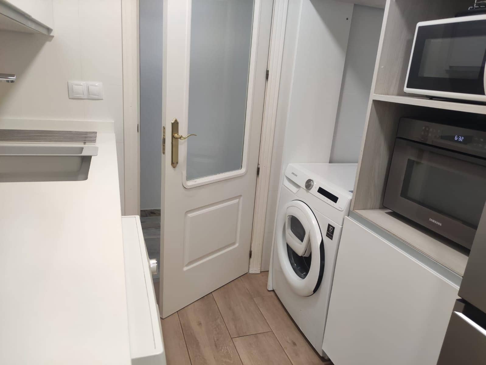 3 sypialnia Mieszkanie do wynajęcia w Miasto Sewilla z basenem garażem - 1 050 € (Ref: 8696316)