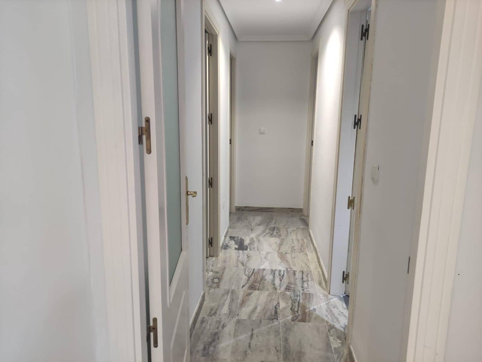 3 sypialnia Mieszkanie do wynajęcia w Miasto Sewilla z basenem garażem - 1 050 € (Ref: 8696316)