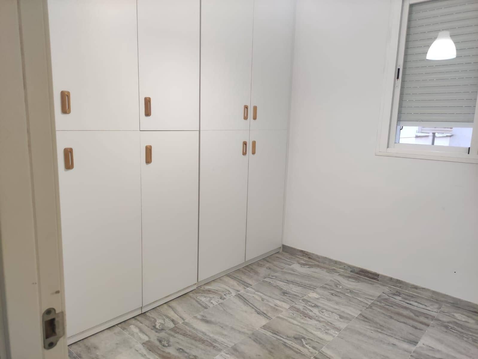 3 sypialnia Mieszkanie do wynajęcia w Miasto Sewilla z basenem garażem - 1 050 € (Ref: 8696316)