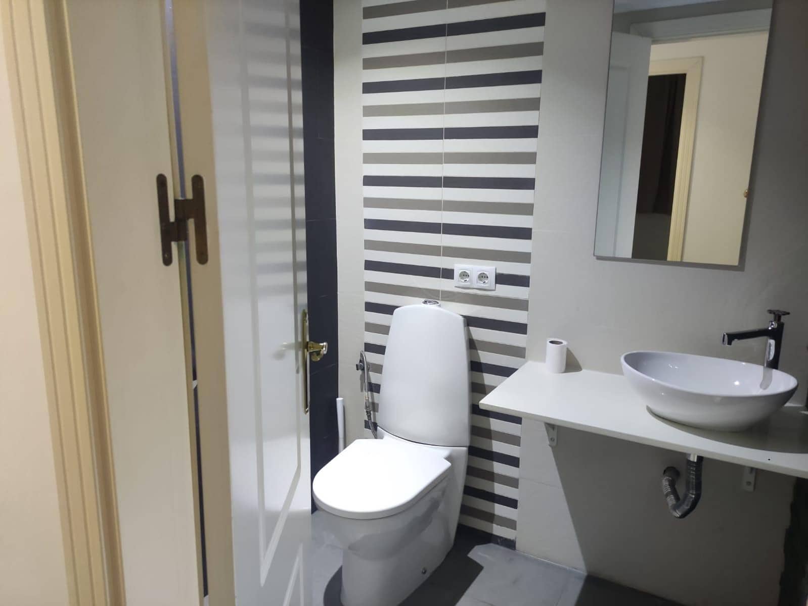 3 sypialnia Mieszkanie do wynajęcia w Miasto Sewilla z basenem garażem - 1 050 € (Ref: 8696316)