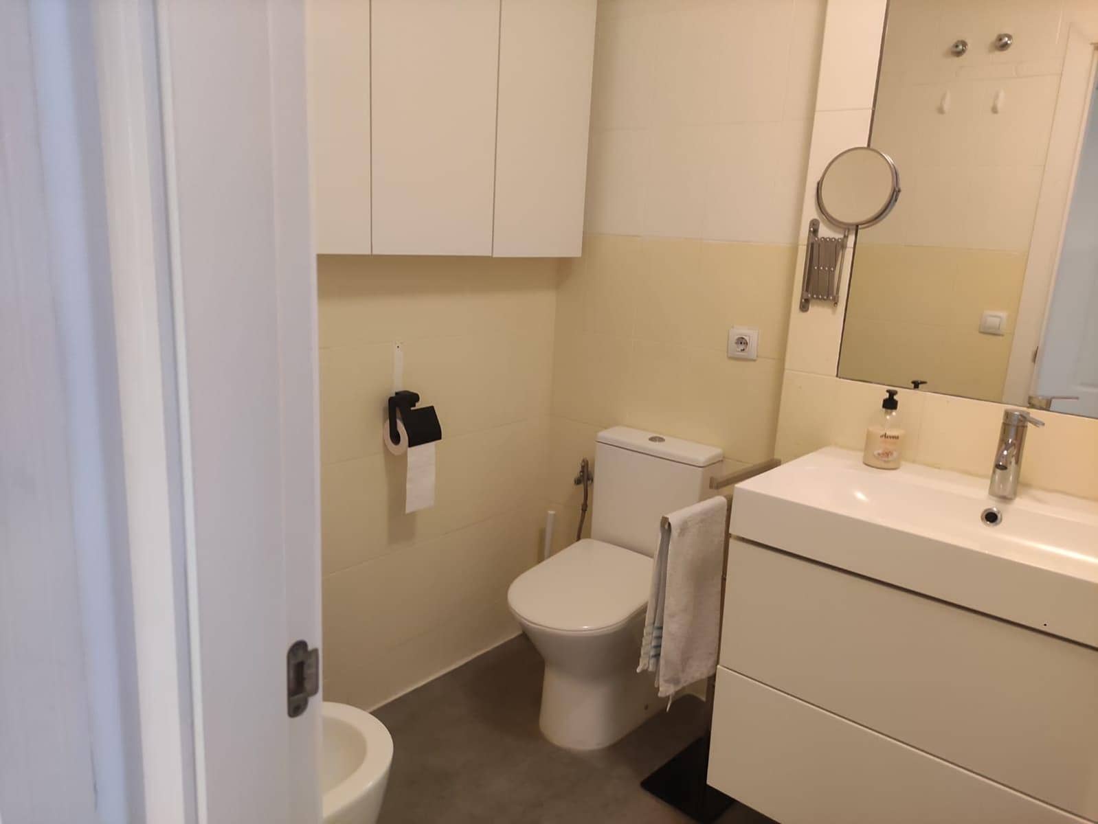 3 sypialnia Mieszkanie do wynajęcia w Miasto Sewilla z basenem garażem - 1 050 € (Ref: 8696316)