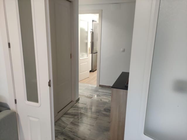 3 sypialnia Mieszkanie do wynajęcia w Miasto Sewilla z basenem garażem - 1 050 € (Ref: 8696316)