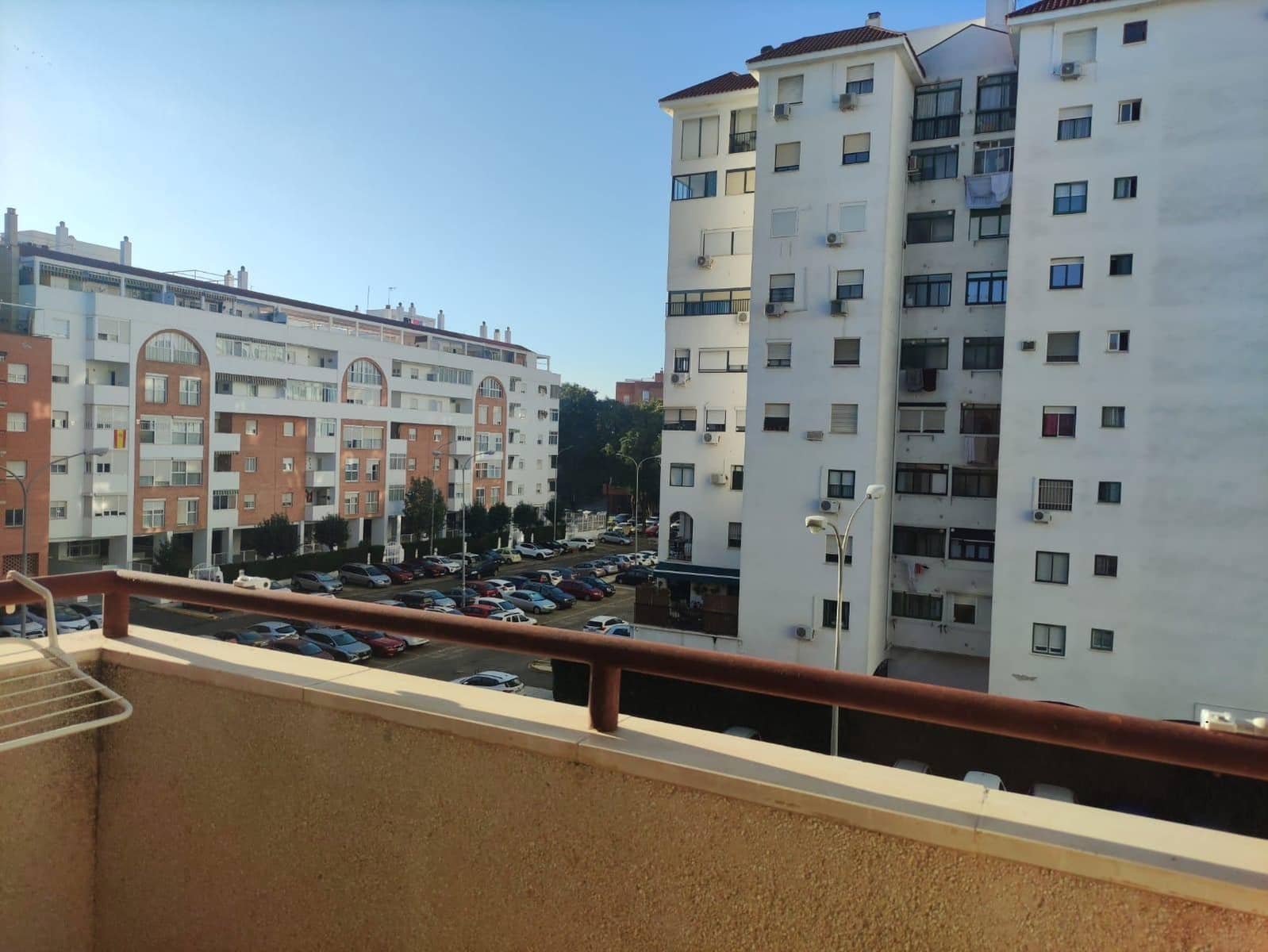 3 sypialnia Mieszkanie do wynajęcia w Miasto Sewilla z basenem garażem - 1 050 € (Ref: 8696316)