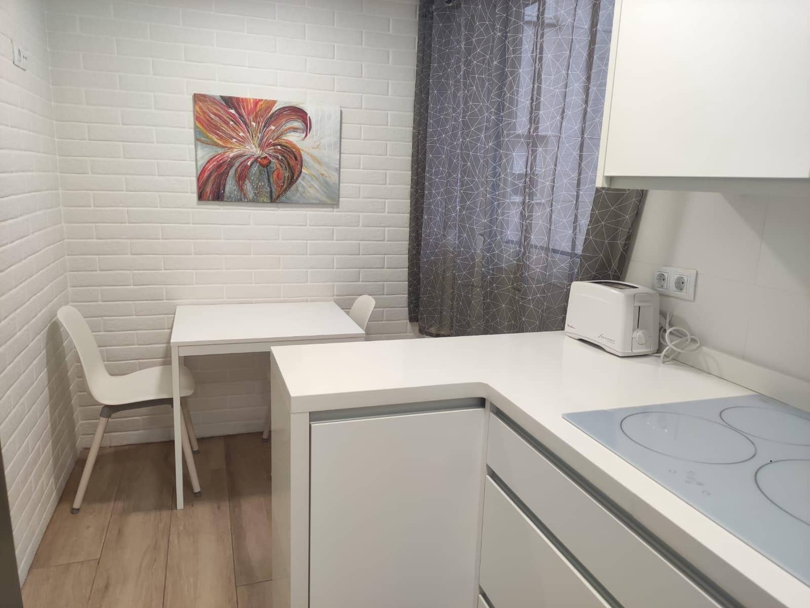 3 sypialnia Mieszkanie do wynajęcia w Miasto Sewilla z basenem garażem - 1 050 € (Ref: 8696316)