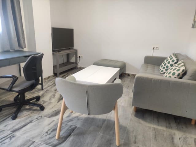 3 slaapkamer Flat te huur in Sevilla stad met zwembad garage - € 1.050 (Ref: 8696316)