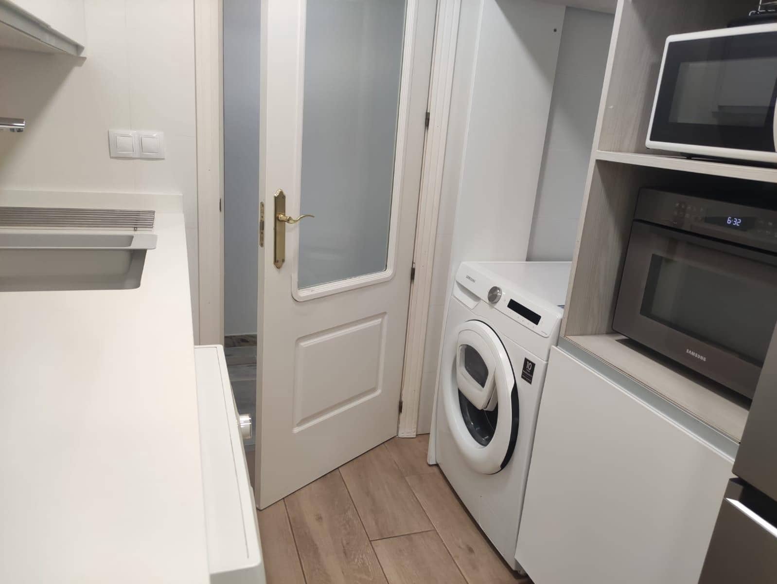 3 bedroom Flat for rent in Seville city with pool garage - € 1,050 (Ref: 8696316)