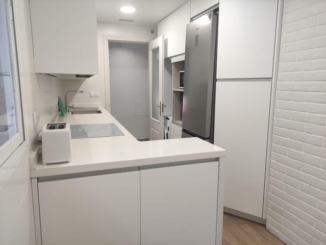 3 slaapkamer Flat te huur in Sevilla stad met zwembad garage - € 1.050 (Ref: 8696316)