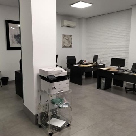Kommersiell att hyra i Sevilla stad - 900 € (Ref: 8704038)