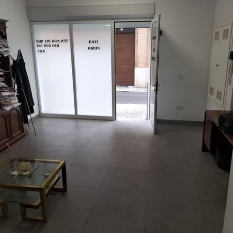 Kommersiell att hyra i Sevilla stad - 900 € (Ref: 8704038)
