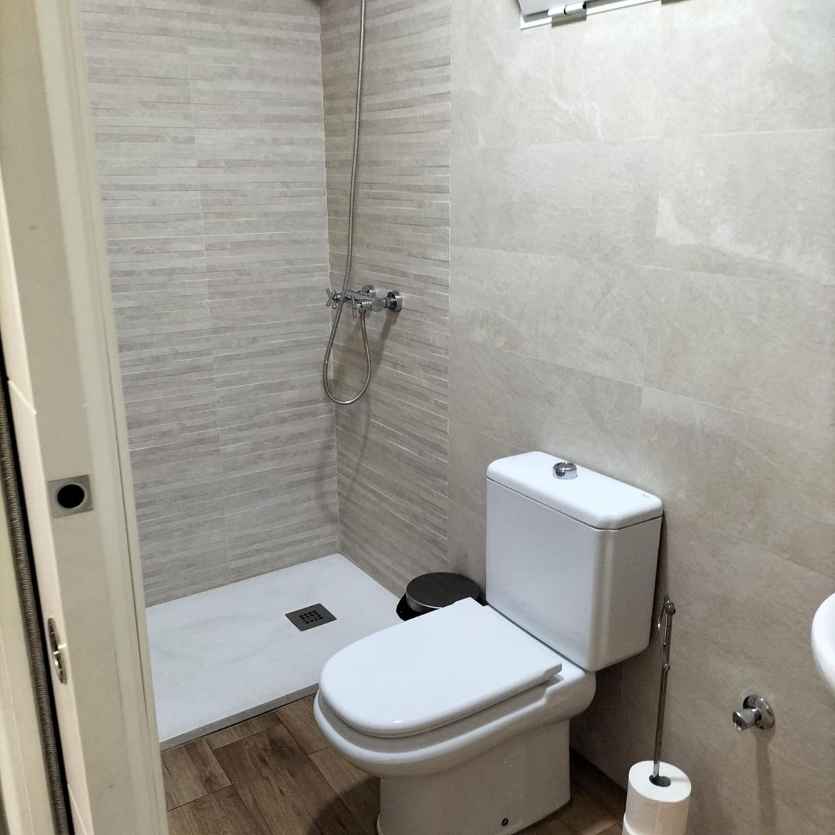 Local Commercial à louer à Seville ville - 900 € (Ref: 8704038)