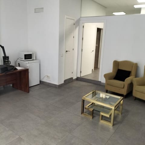 Kommersiell att hyra i Sevilla stad - 900 € (Ref: 8704038)