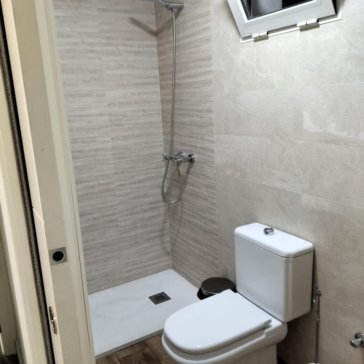 Local Commercial à louer à Seville ville - 900 € (Ref: 8704038)
