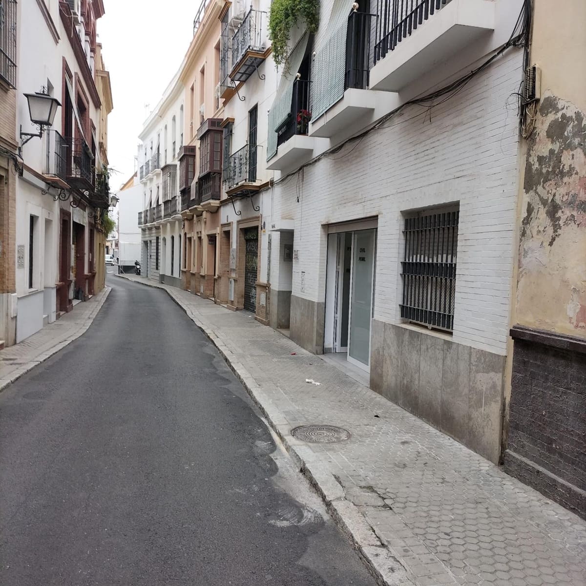 Local Commercial à louer à Seville ville - 900 € (Ref: 8704038)