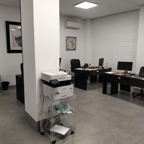 Kaupallinen vuokrattavana paikassa Sevilla kaupunki - 900 € (Ref: 8704038)