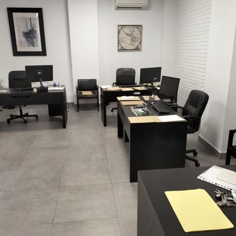 Kaupallinen vuokrattavana paikassa Sevilla kaupunki - 900 € (Ref: 8704038)