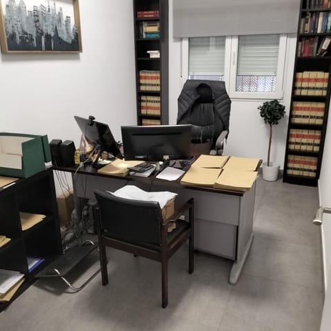 Kaupallinen vuokrattavana paikassa Sevilla kaupunki - 900 € (Ref: 8704038)