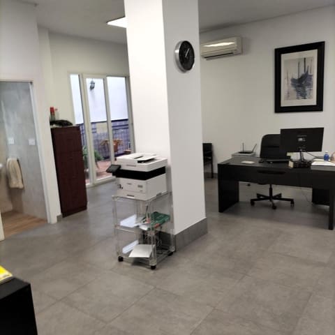 Kaupallinen vuokrattavana paikassa Sevilla kaupunki - 900 € (Ref: 8704038)