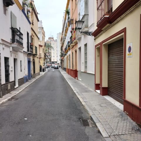 Kaupallinen vuokrattavana paikassa Sevilla kaupunki - 900 € (Ref: 8704038)