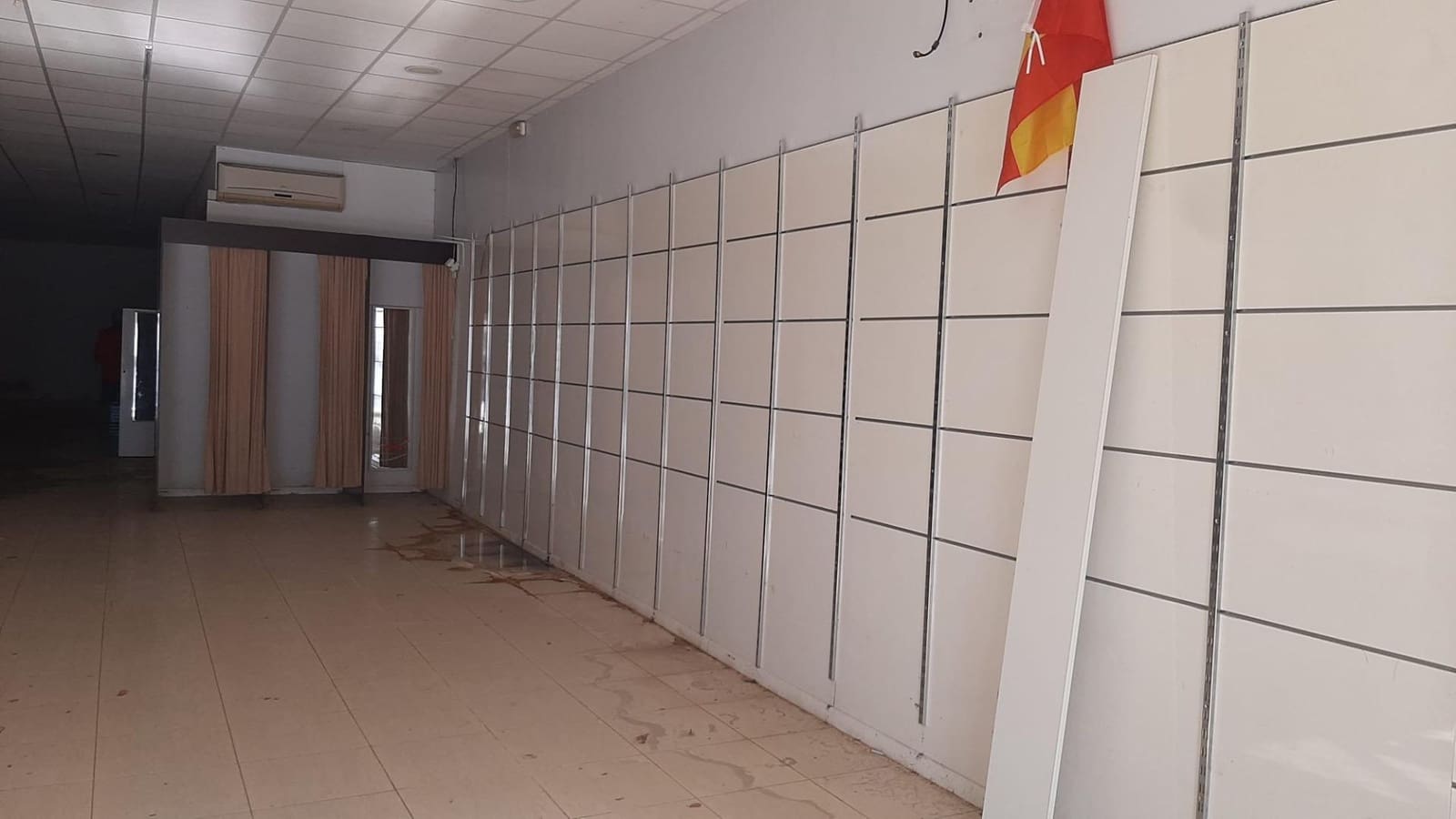 Erhverv til leje i Sevilla by - € 2.500 (Ref: 8709375)