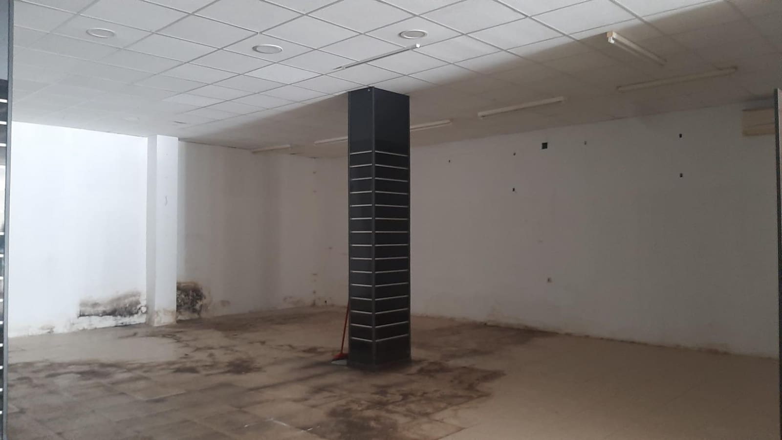 Erhverv til leje i Sevilla by - € 2.500 (Ref: 8709375)