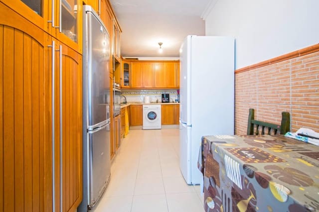 4 soverom Hus til salgs i Almonte med garasje - € 158 000 (Ref: 8727860)