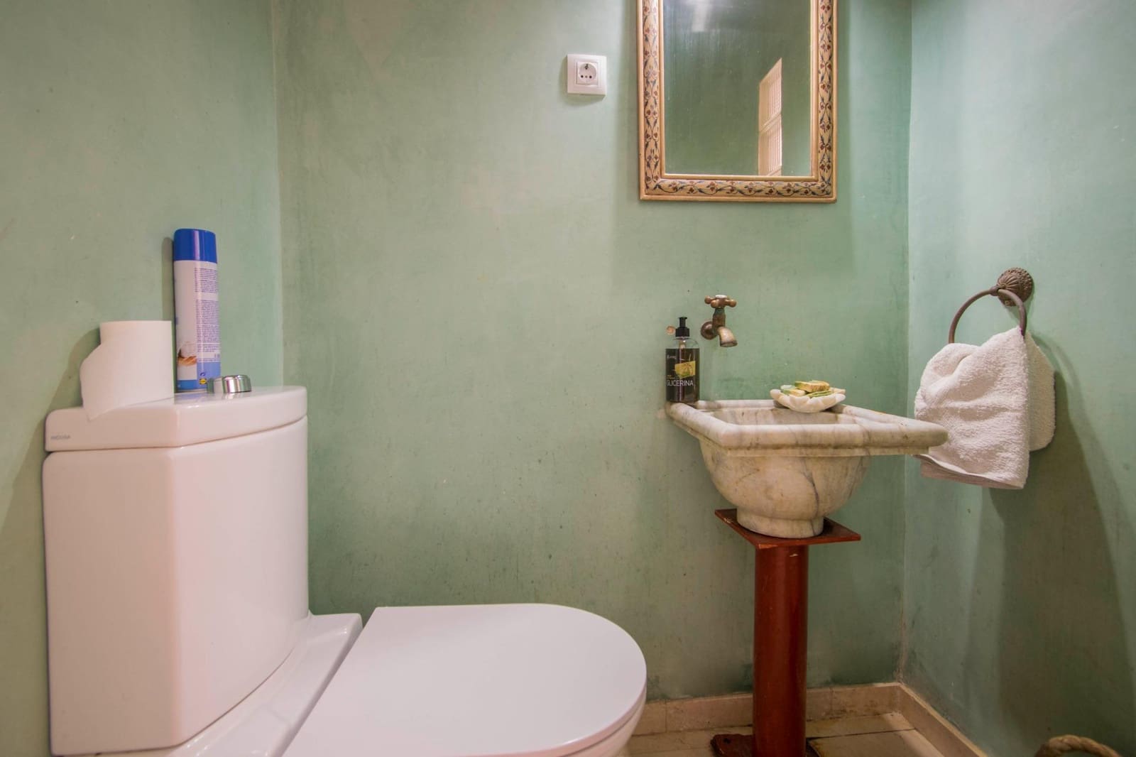 6 soveværelse Semi-Rækkehus til salg i Salteras med swimmingpool - € 319.000 (Ref: 8741600)