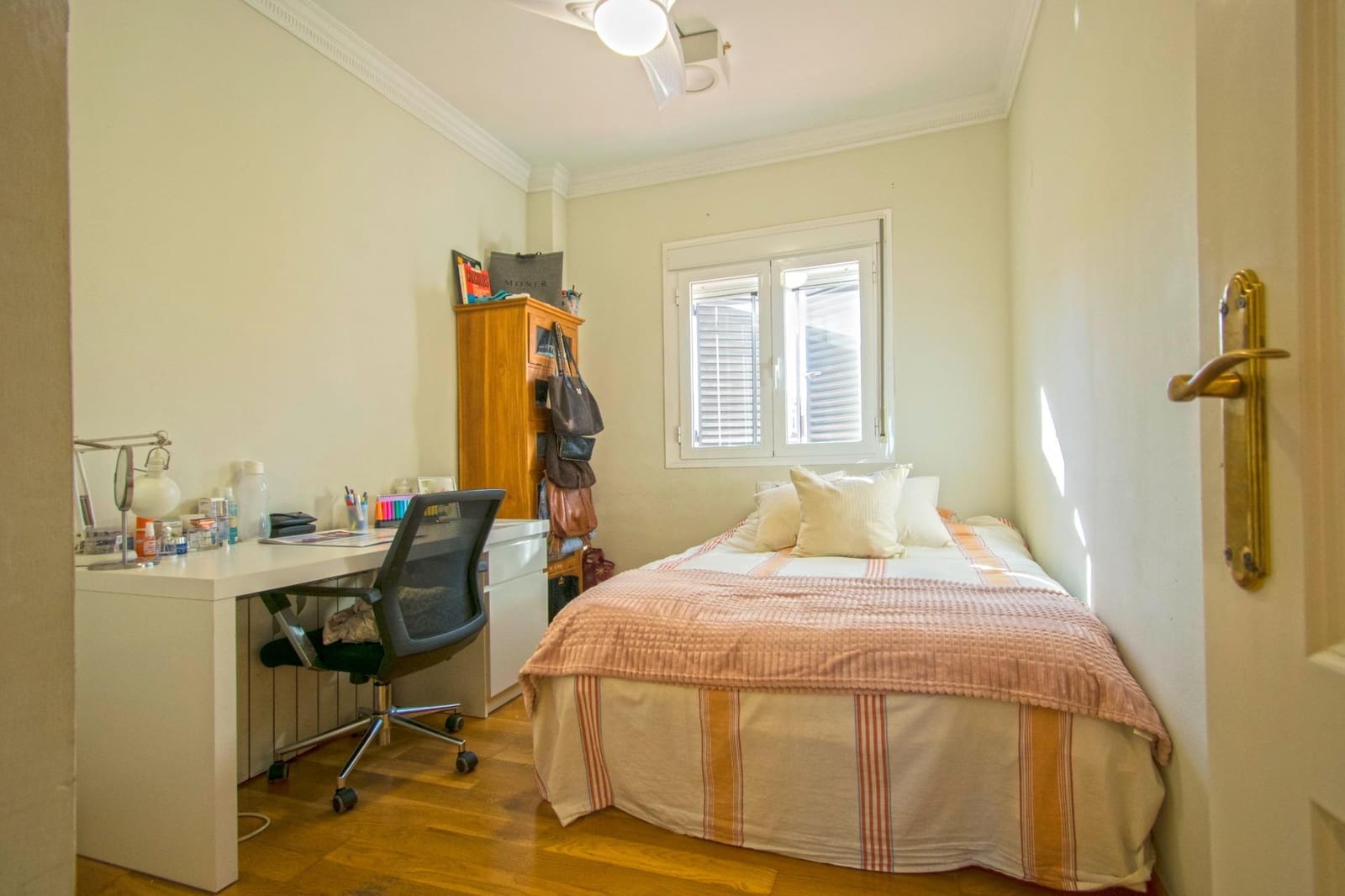 6 soveværelse Semi-Rækkehus til salg i Salteras med swimmingpool - € 319.000 (Ref: 8741600)