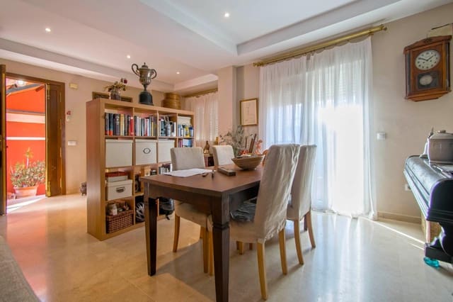 6 soverom Kjedet enebolig til salgs i Salteras med svømmebasseng - € 319 000 (Ref: 8741600)