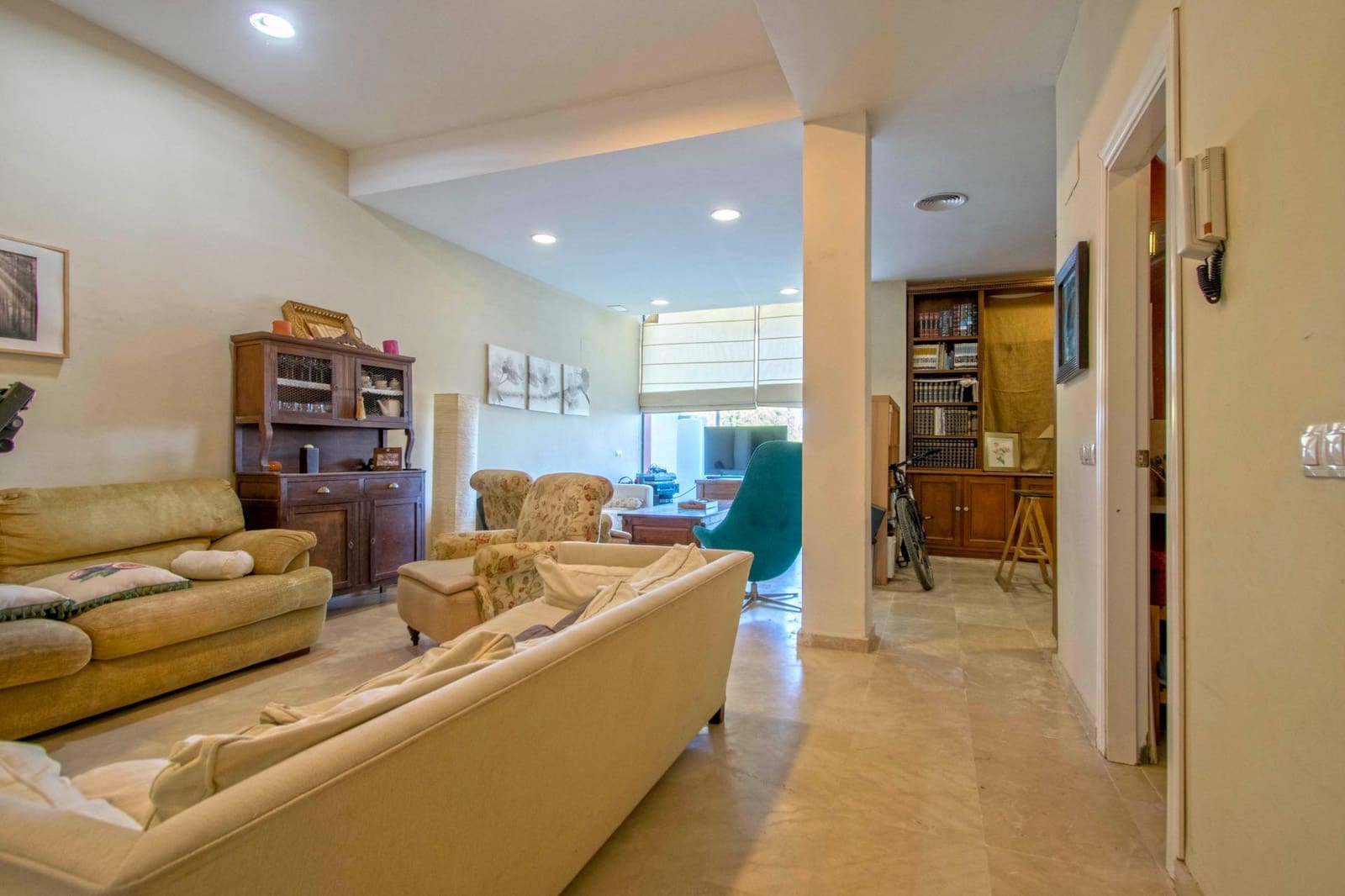 6 soveværelse Semi-Rækkehus til salg i Salteras med swimmingpool - € 319.000 (Ref: 8741600)