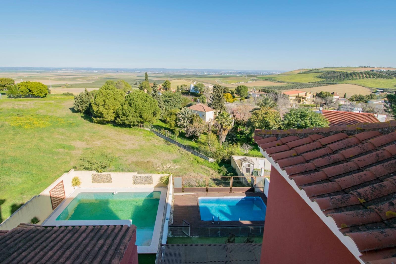 6 soveværelse Semi-Rækkehus til salg i Salteras med swimmingpool - € 319.000 (Ref: 8741600)