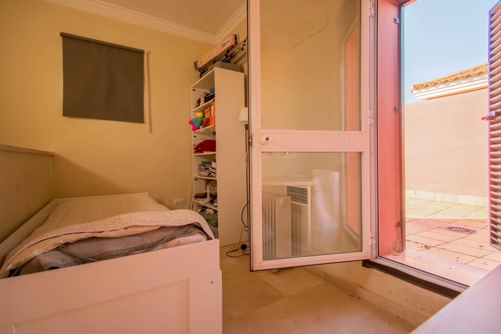 6 soveværelse Semi-Rækkehus til salg i Salteras med swimmingpool - € 319.000 (Ref: 8741600)