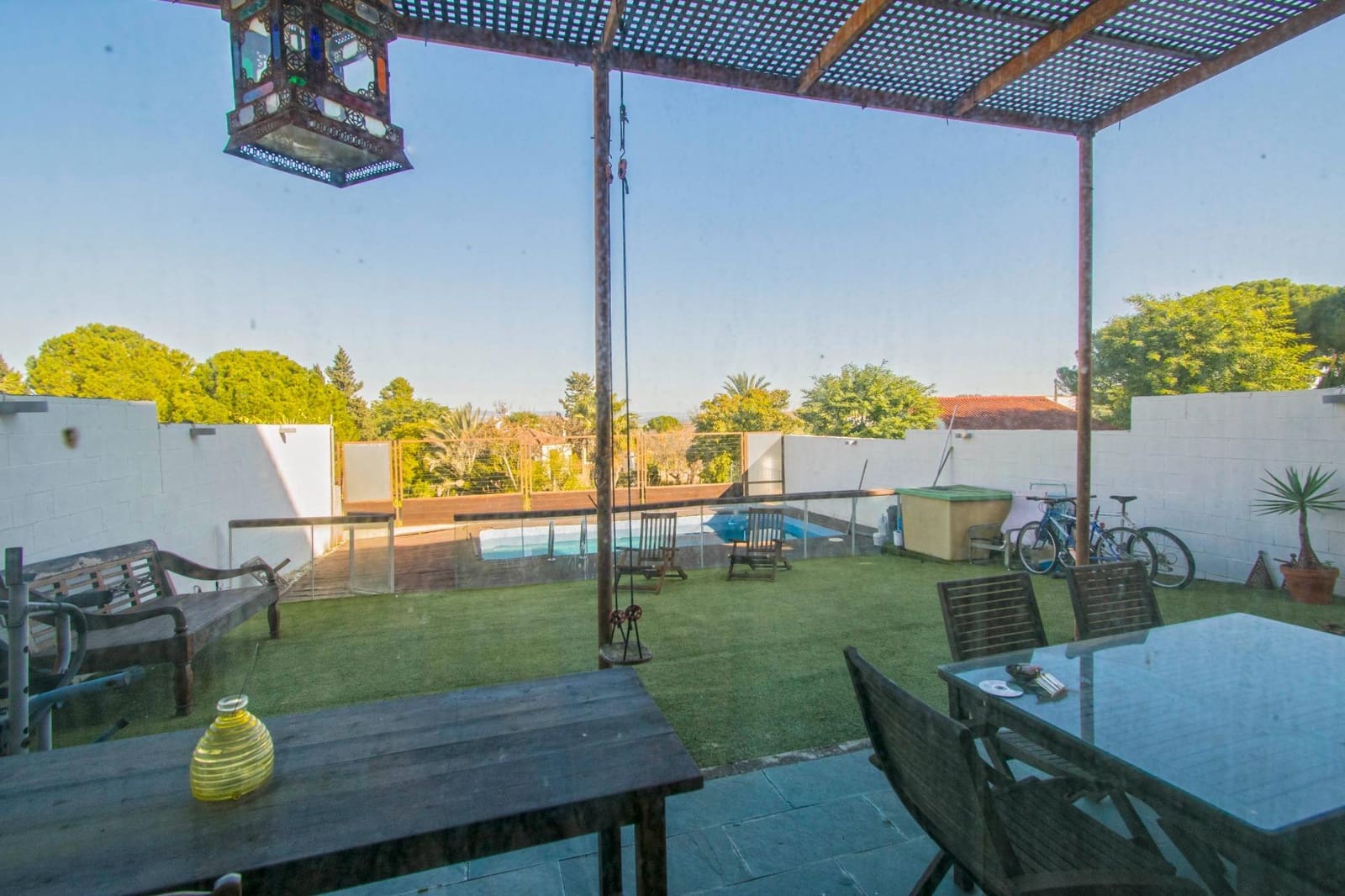 6 soveværelse Semi-Rækkehus til salg i Salteras med swimmingpool - € 319.000 (Ref: 8741600)