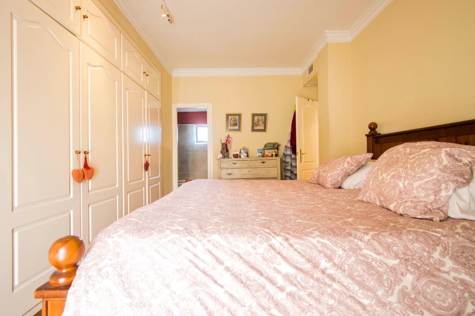 6 soveværelse Semi-Rækkehus til salg i Salteras med swimmingpool - € 319.000 (Ref: 8741600)