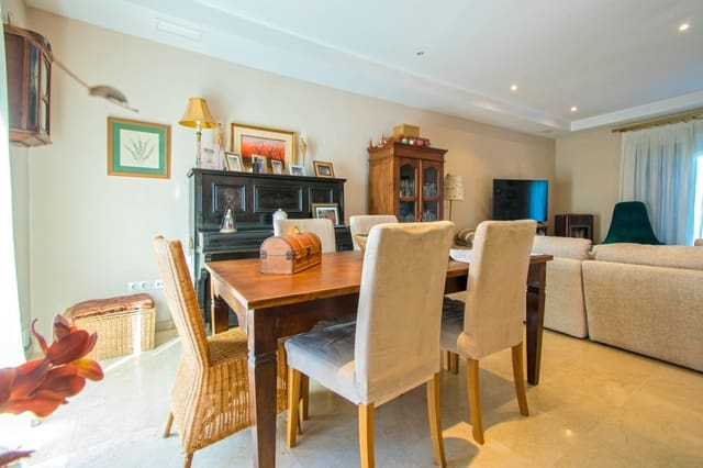 6 soverom Kjedet enebolig til salgs i Salteras med svømmebasseng - € 319 000 (Ref: 8741600)