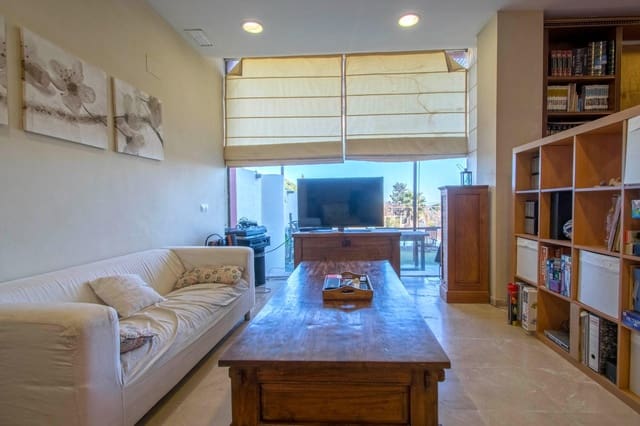 6 soverom Kjedet enebolig til salgs i Salteras med svømmebasseng - € 319 000 (Ref: 8741600)