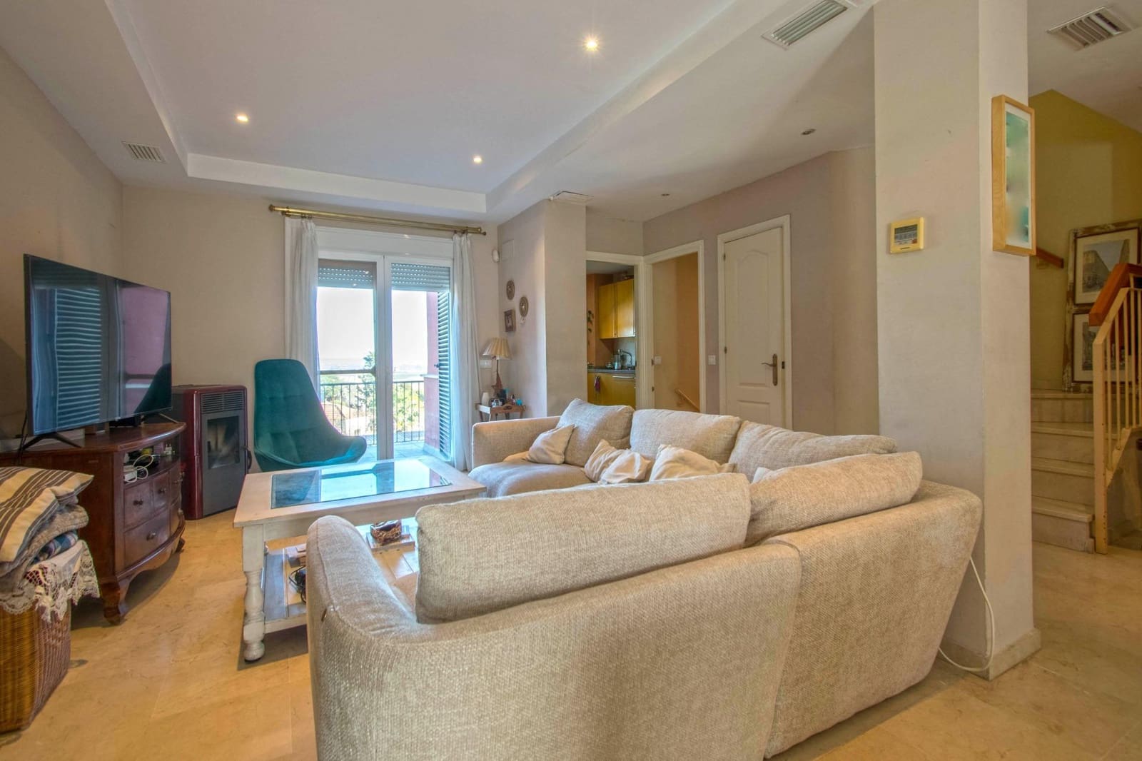 6 soveværelse Semi-Rækkehus til salg i Salteras med swimmingpool - € 319.000 (Ref: 8741600)