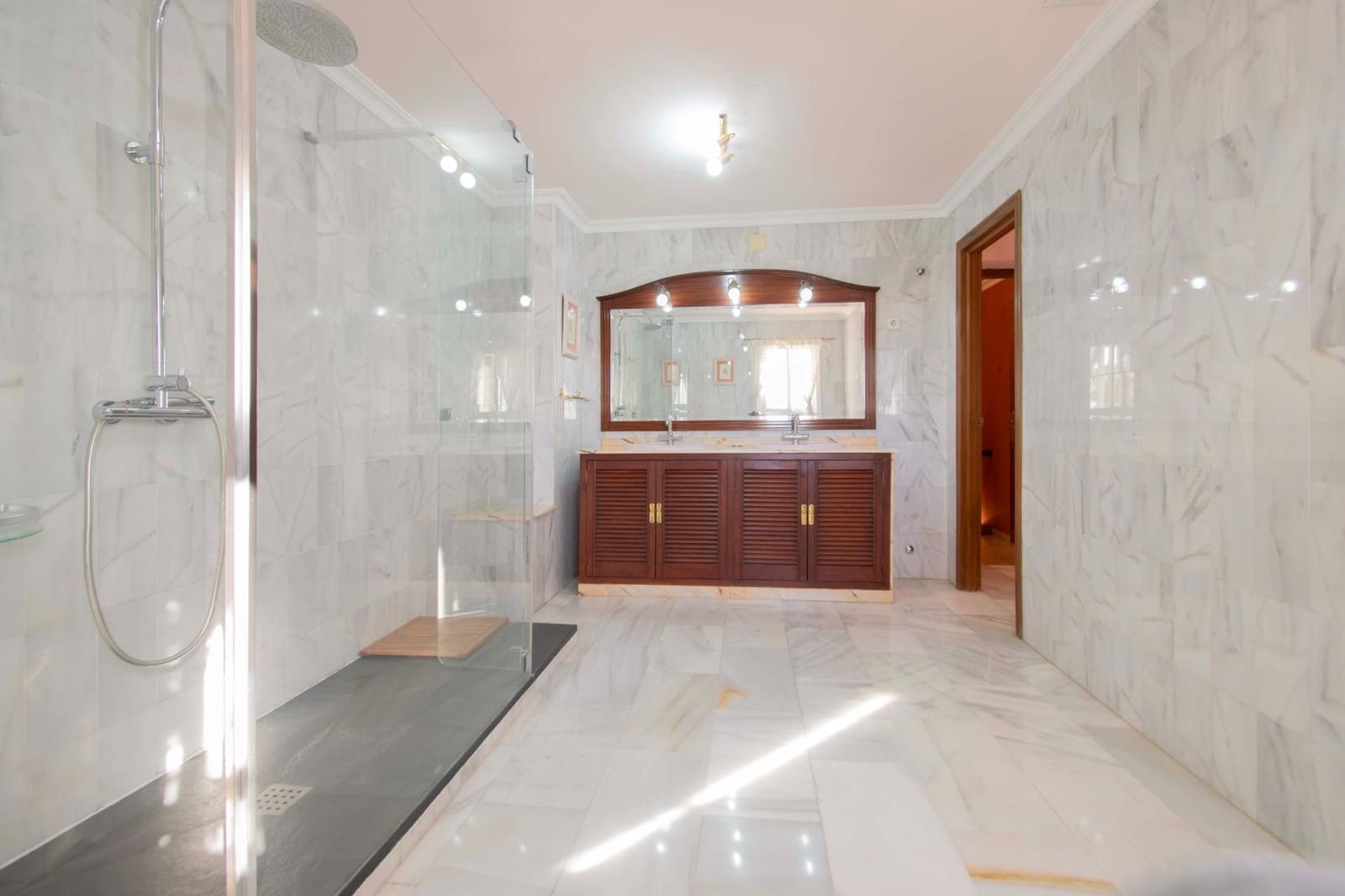 6 soveværelse Villa til salg i Espartinas med swimmingpool garage - € 750.000 (Ref: 8755730)