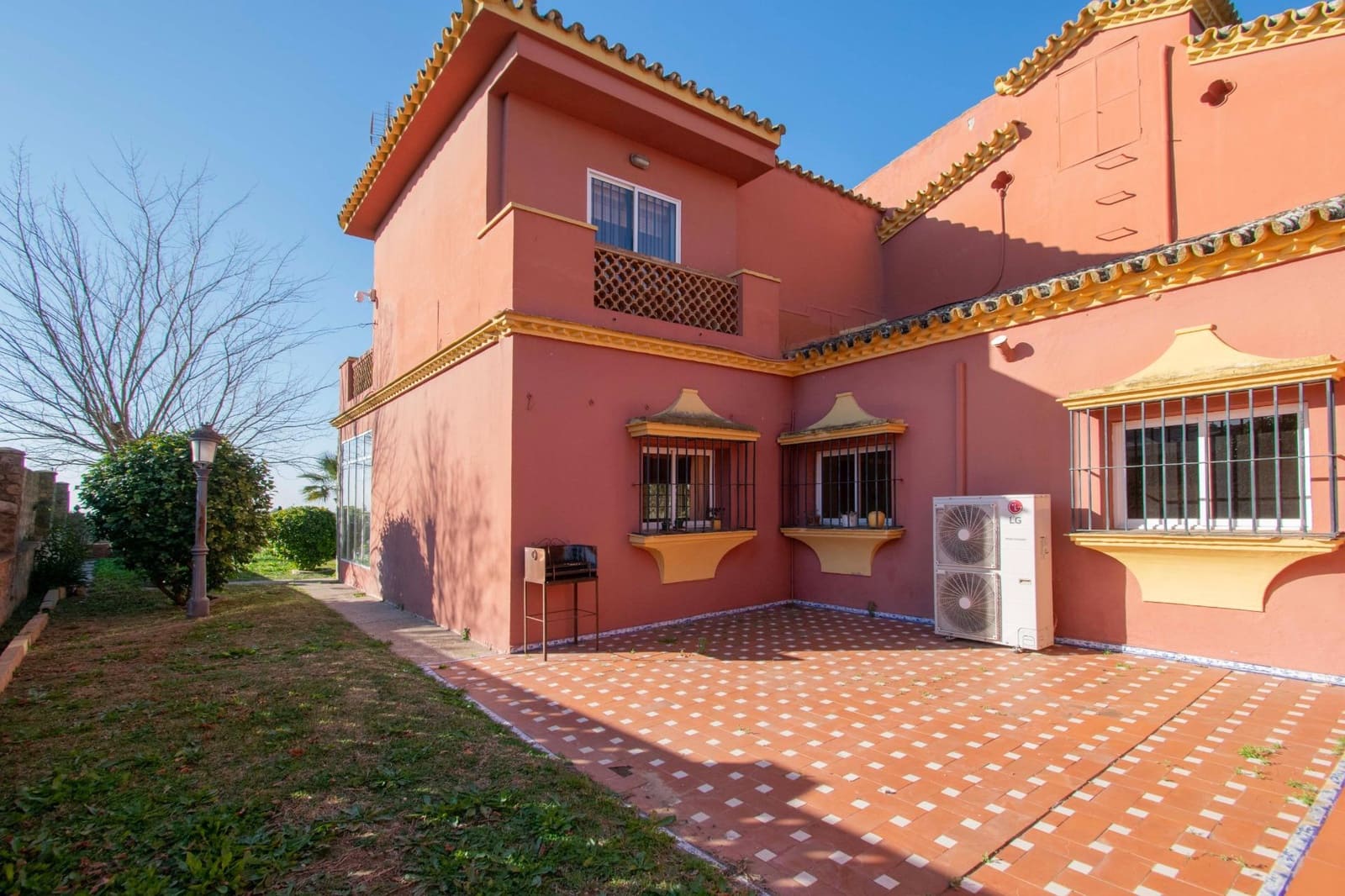 6 soveværelse Villa til salg i Espartinas med swimmingpool garage - € 750.000 (Ref: 8755730)