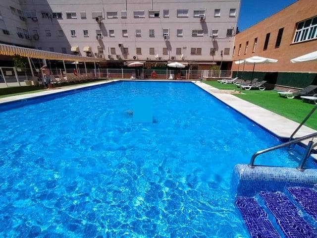 2 bedroom Flat for rent in Seville city with pool - € 800 (Ref: 8760204)