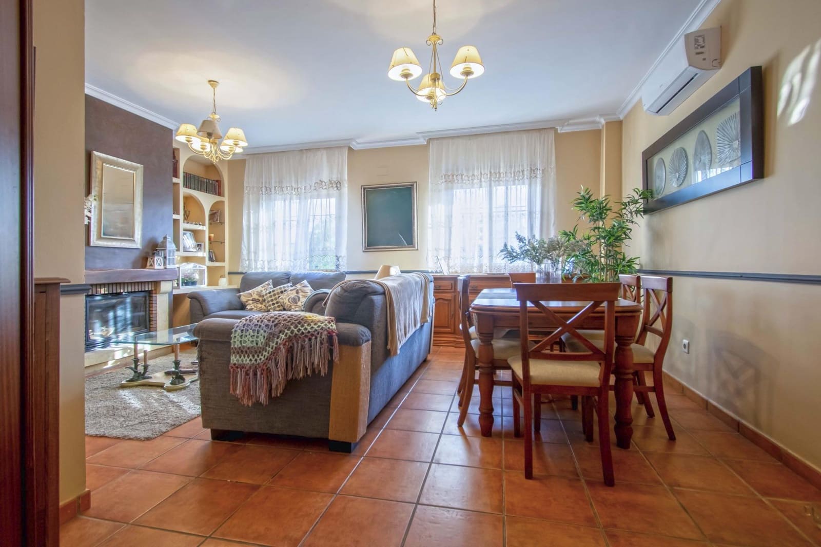 4 soveværelse Semi-Rækkehus til salg i Alcala de Guadaira med swimmingpool - € 398.000 (Ref: 8806257)