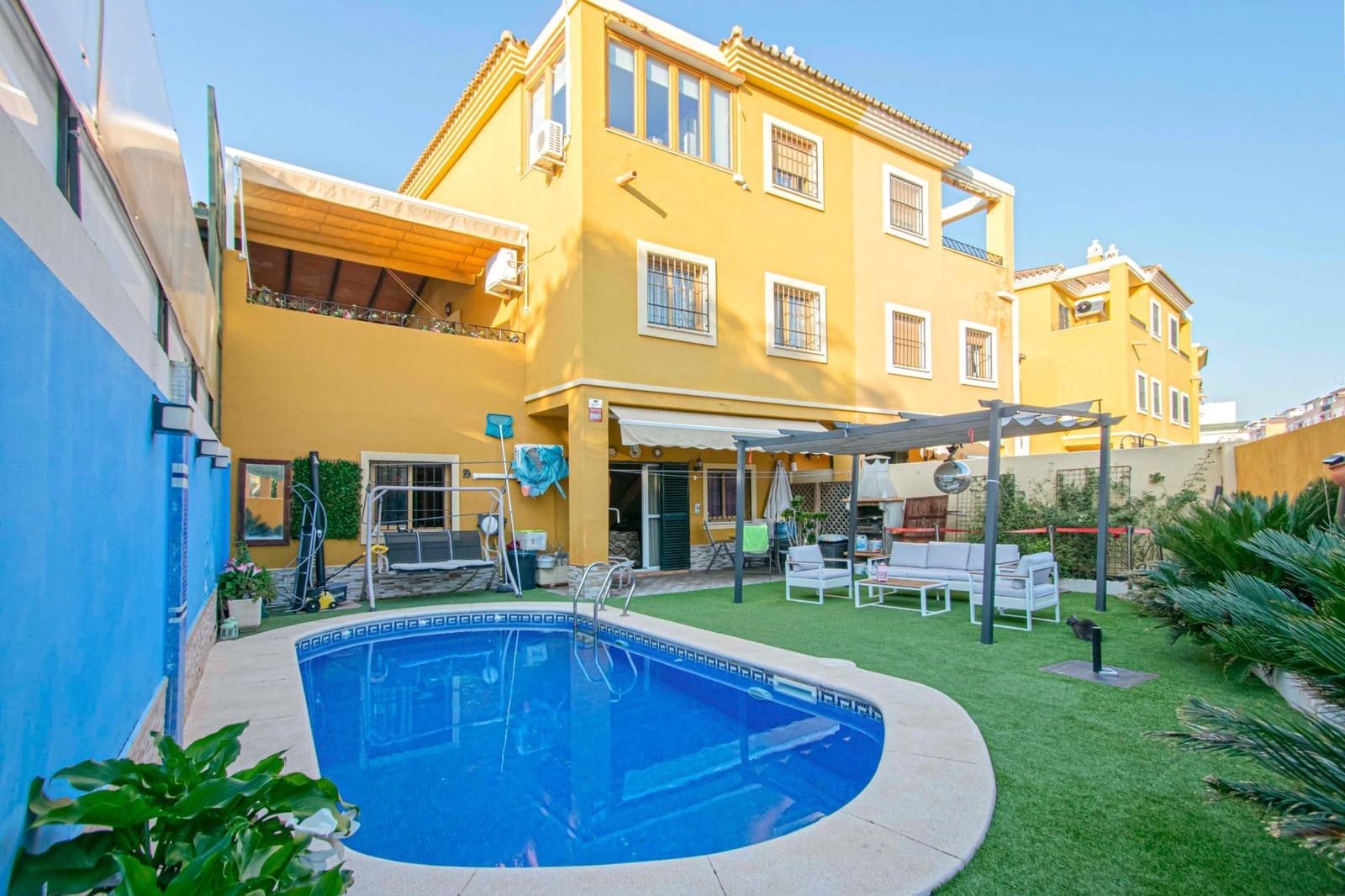 4 soveværelse Semi-Rækkehus til salg i Alcala de Guadaira med swimmingpool - € 398.000 (Ref: 8806257)