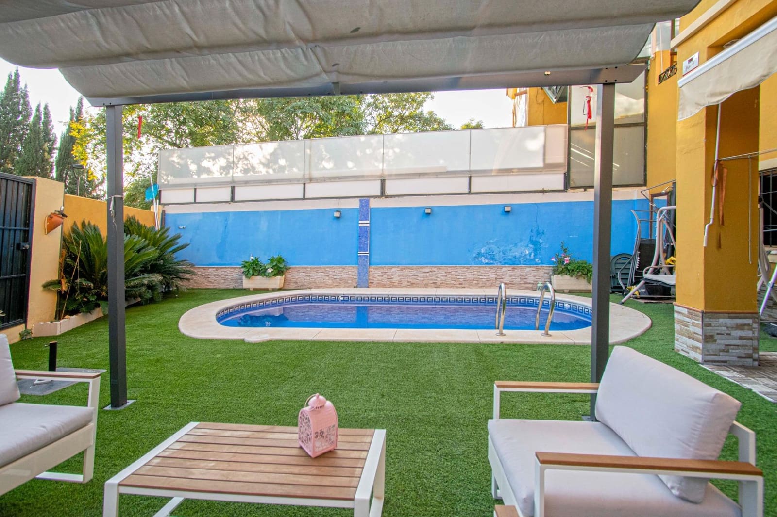 4 soveværelse Semi-Rækkehus til salg i Alcala de Guadaira med swimmingpool - € 398.000 (Ref: 8806257)