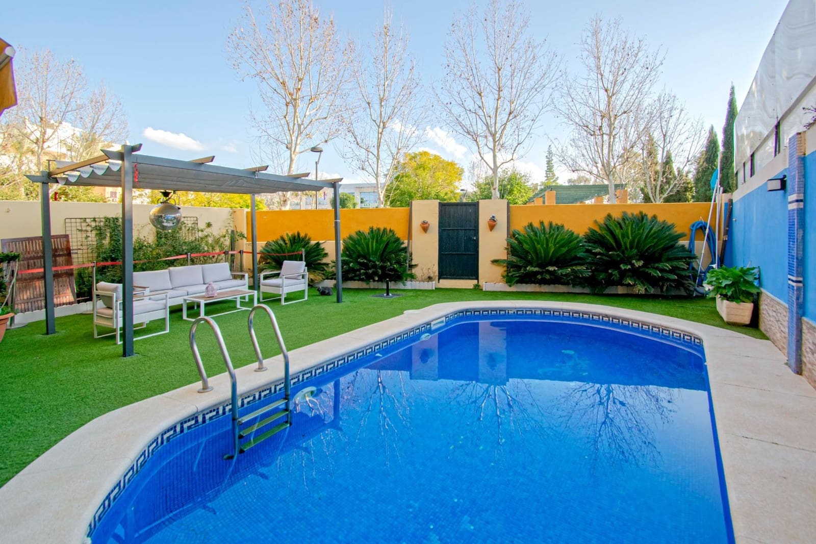 4 soveværelse Semi-Rækkehus til salg i Alcala de Guadaira med swimmingpool - € 398.000 (Ref: 8806257)