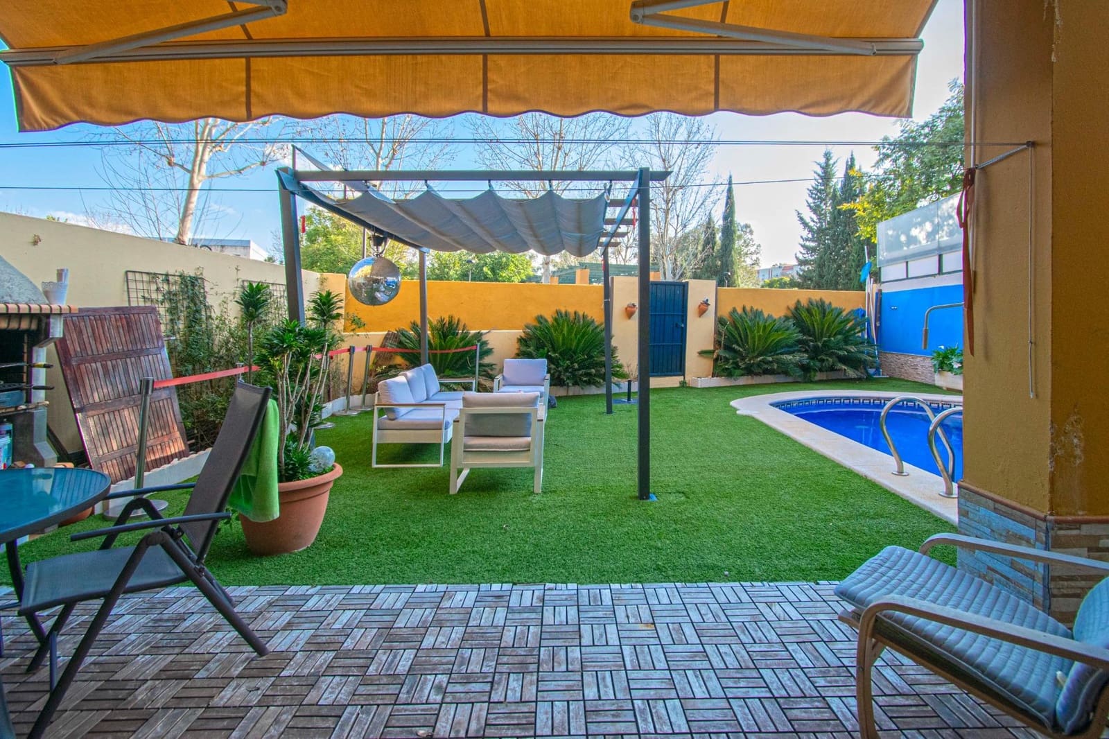 4 soveværelse Semi-Rækkehus til salg i Alcala de Guadaira med swimmingpool - € 398.000 (Ref: 8806257)