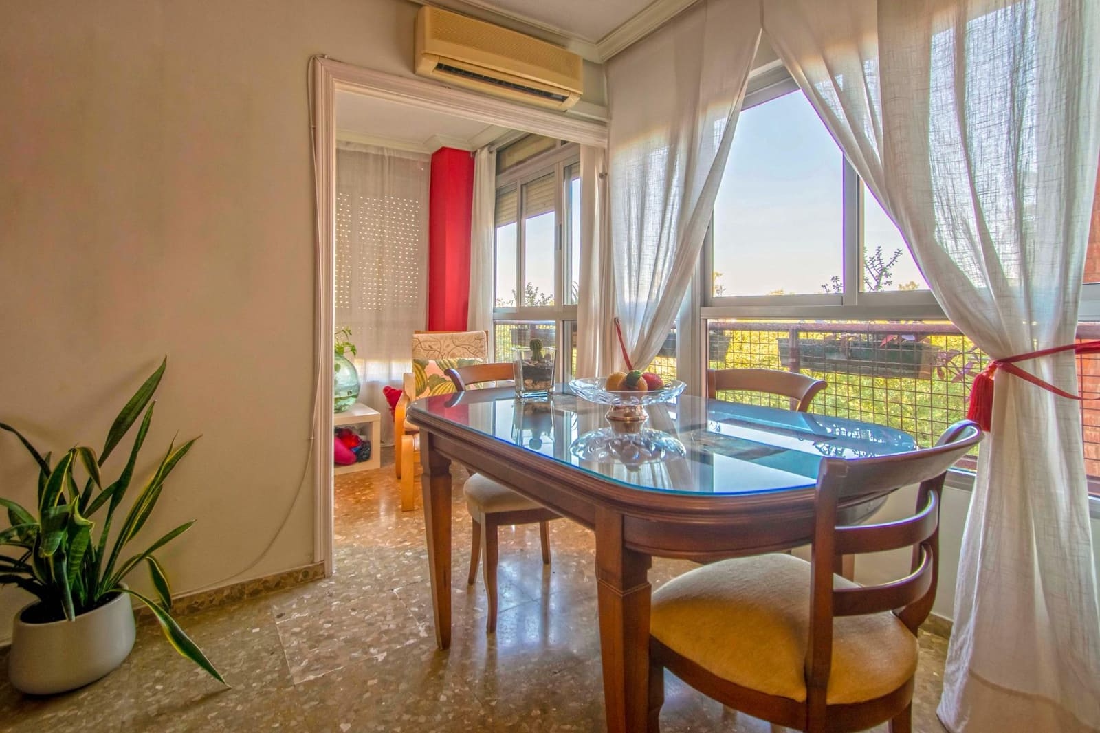 4 soveværelse Lejlighed til salg i Sevilla by med garage - € 290.000 (Ref: 8834407)